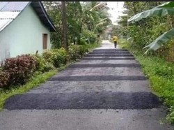 Kesal Banyak yang Ngebut, Pria Ini Bikin 11 Polisi Tidur Berjejer di Depan Rumahnya