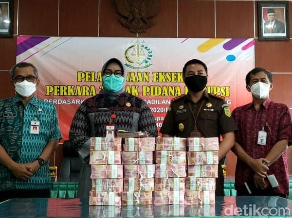 Potret Tumpukan Uang Rp 2 M Hasil Korupsi Proyek RSUD Sragen