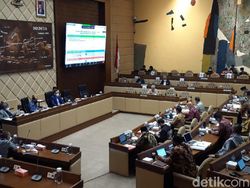 Rapat dengan DKPP, Komisi II Cecar Pemecatan Ketua KPU Arief Budiman
