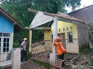 Tanah Gerak di Brebes Meluas, Belasan Bangunan Rusak Tanah Gerak di Brebes Meluas, Belasan Bangunan Rusak