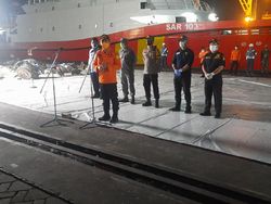 Basarnas Terima 5 Kantong Bagian Tubuh-1 Serpihan Kecil Sriwijaya Air SJ182