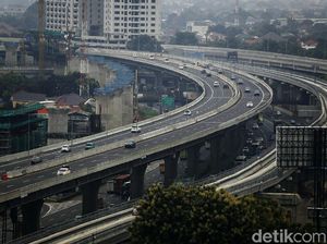 Cerita Korban Pecah Ban Mobil di KM 39 Tol Japek: Panik, Kondisi Hujan Cerita Korban Pecah Ban Mobil di KM 39 Tol Japek: Panik, Kondisi Hujan