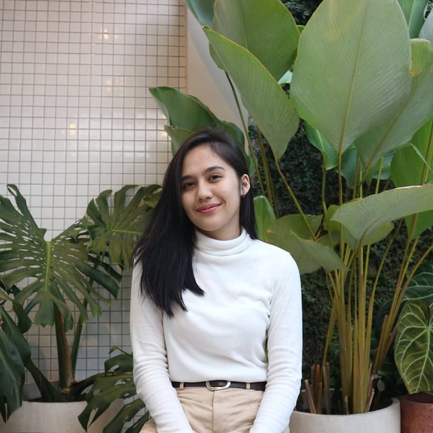 Visa Zikryka duduk manis dan tersenyum/instagram.com/visarzet