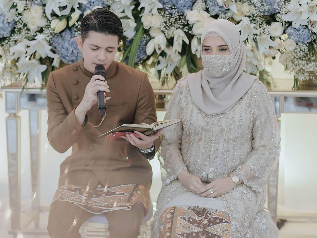 Zaskia Sungkar Umumkan Jenis Kelamin Anak, Tapi Kok Sedih? Zaskia Sungkar Umumkan Jenis Kelamin Anak, Tapi Kok Sedih?