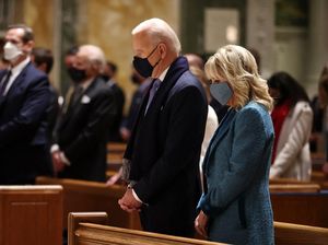 Momen Joe Biden Hadiri Kebaktian di Gereja Sebelum Dilantik