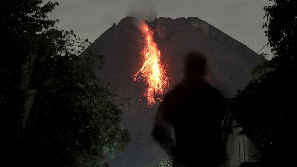 Gunung Merapi Kembali Erupsi