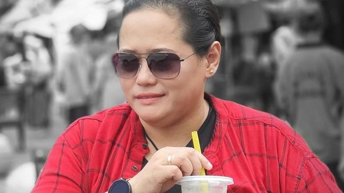 Bahagianya Mbak You Saat Nikmati Gorengan hingga Es Cendol