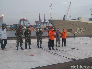 Hari Ke-12 Evakuasi SJ182, Basarnas Terima 1 Kantong Serpihan Pesawat