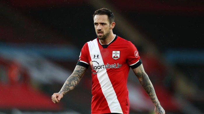 SOUTHAMPTON, ENGLAND - DECEMBER 19: Danny Ings of Southampton looks on during the Premier League match between Southampton and Manchester City at St Marys Stadium on December 19, 2020 in Southampton, England. A limited number of fans are welcomed back to stadiums to watch elite football across England. This was following easing of restrictions on spectators in tiers one and two areas only. (Photo by Naomi Baker/Getty Images)