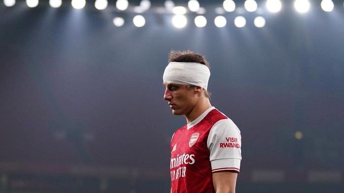 LONDON, ENGLAND - NOVEMBER 29: David Luiz of Arsenal looks on after a collision with Raul Jimenez of Wolverhampton Wanderers (not pictured) during the Premier League match between Arsenal and Wolverhampton Wanderers at Emirates Stadium on November 29, 2020 in London, England. Sporting stadiums around the UK remain under strict restrictions due to the Coronavirus Pandemic as Government social distancing laws prohibit fans inside venues resulting in games being played behind closed doors. (Photo by John Walton - Pool/Getty Images)