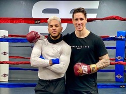 Selain sepakbola, Torres juga menggemari olahraga tinju untuk membakar lemak-lemak dan mengencangkan ototnya (Instagram/fernandotorres)