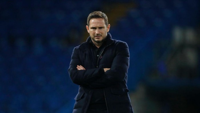 LONDON, ENGLAND - DECEMBER 05: Frank Lampard, Manager of Chelsea looks on as his team warms up ahead of the Premier League match between Chelsea and Leeds United at Stamford Bridge on December 05, 2020 in London, England. A limited number of fans are welcomed back to stadiums to watch elite football across England. This was following easing of restrictions on spectators in tiers one and two areas only. (Photo by Matthew Childs - Pool/Getty Images)