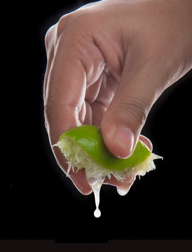 Henna/freepik.com Henna diberi perasan jeruk nipis/freepik.com