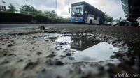 Hati-hati! Jalan MT Haryono Arah Gatot Subroto Bopeng