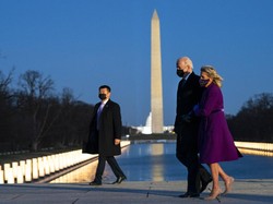 Kemesraan Joe Biden dan Jill Biden di Acara Pelantikan Presiden AS