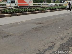 Sampai Kapan Permukaan Jalan MT Haryono Jelang Pancoran Bopeng-bopeng?