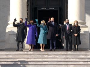 Gaya Jill Biden dan Kamala Harris di Pelantikan Presiden AS