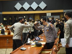 Polri Gelar Sertijab Kapolri Usai Pelantikan Komjen Sigit di Istana