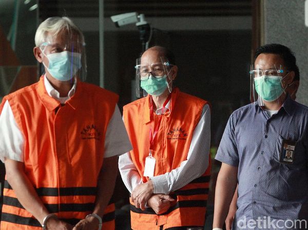 KPK Tahan 2 Tersangka Korupsi Pengadaan Citra Satelit