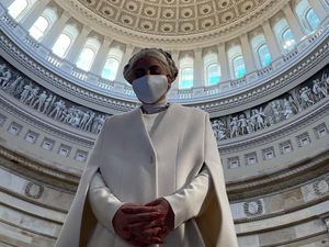 Lady Gaga Tampil Serba Putih Jelang Pelantikan Presiden AS, Bak Malaikat Lady Gaga Tampil Serba Putih Jelang Pelantikan Presiden AS, Bak Malaikat