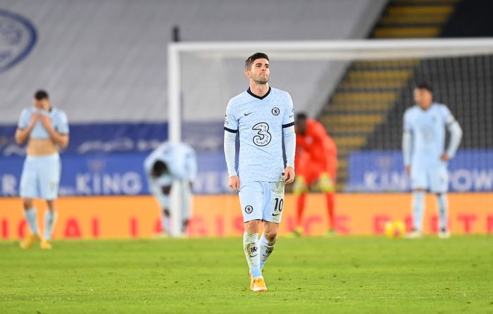 Liga Inggris LEICESTER, ENGLAND - JANUARY 19: Christian Pulisic of Chelsea reacts after their side concedes during the Premier League match between Leicester City and Chelsea at The King Power Stadium on January 19, 2021 in Leicester, England. Sporting stadiums around the UK remain under strict restrictions due to the Coronavirus Pandemic as Government social distancing laws prohibit fans inside venues resulting in games being played behind closed doors. (Photo by Michael Regan/Getty Images)