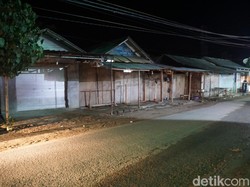 Mandalika Lombok di Kala Malam, Hanya Ada Anjing Liar Berkeliaran