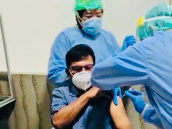 Seperti Jokowi, Menkominfo Divaksin COVID-19 Sinovac