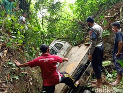 Pikap Rombongan Pengantin Masuk Jurang di Pacitan, 3 Penumpang Tewas