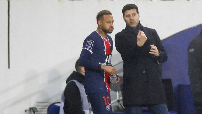 Neymar, Mauricio Pochettino PSGs head coach Mauricio Pochettino, right, instructs PSGs Neymar during the Champions Trophy soccer match between Paris Saint-Germain and Olympique Marseille at the Bollaert stadium in Lens, northern France, Wednesday, Jan.13, 2021. (AP Photo/Christophe Ena)