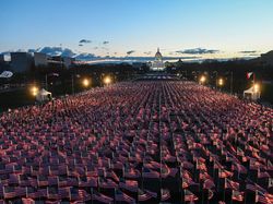 Imbas Corona, Penonton Pelantikan Biden Diganti Lautan Bendera AS