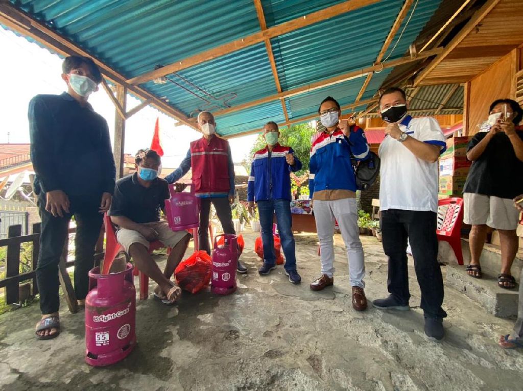 Pertamina Beri Bantuan Rp 76 Juta untuk Korban Longsor di Manado Pertamina Beri Bantuan Rp 76 Juta untuk Korban Longsor di Manado