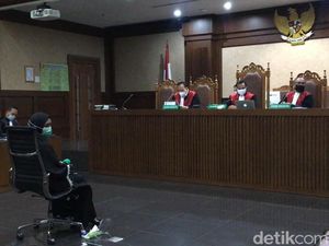 Pinangki Berurai Air Mata Minta Pengampunan Hakim di Sidang Pleidoi Pinangki Berurai Air Mata Minta Pengampunan Hakim di Sidang Pleidoi
