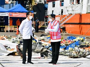 Jokowi Tinjau Posko Darurat Evakuasi Sriwijaya Air SJ182