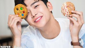 10 Momen Kuliner Rowoon SF9, Bintang Drakor She Would Never Know