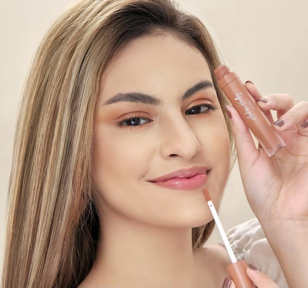 Soft matte lip cream Kalahari dalam warna nude brown/Foto: Instagram/mineralbotanica Mineral Botanica X Andira Hadley