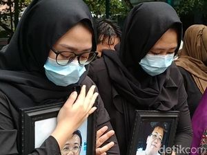 Suasana Haru Iringi Pemakaman Pilot Naim Air Korban Sriwijaya Air