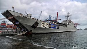 TNI AL Salurkan Bantuan untuk Korban Gempa Sulbar