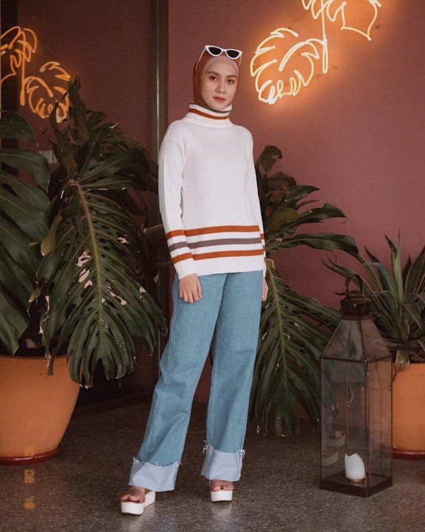 Turtleneck motif garis