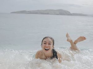 Indahnya Labuan Bajo Vs Cantiknya Wulan Guritno
