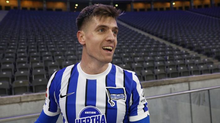 1289452103 BERLIN, GERMANY - DECEMBER 04: Krzysztof Piatek of Hertha celebrates after the Bundesliga match between Hertha BSC and 1. FC Union Berlin at Olympiastadion on December 04, 2020 in Berlin, Germany. Sporting stadiums around Germany remain under strict restrictions due to the Coronavirus Pandemic as Government social distancing laws prohibit fans inside venues resulting in games being played behind closed doors. (Photo by Maja Hitij/Getty Images)