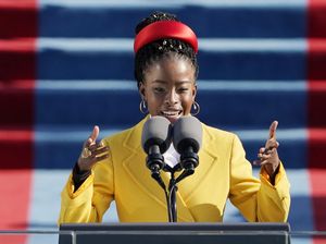 Aksi Memukau Penyair Amanda Gorman di Super Bowl LV, Hormati 3 Pahlawan Aksi Memukau Penyair Amanda Gorman di Super Bowl LV, Hormati 3 Pahlawan
