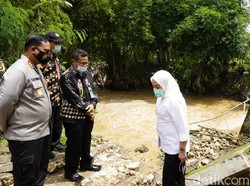 Bupati dan Polisi Cek Jembatan di Bojonegoro yang Ambrol