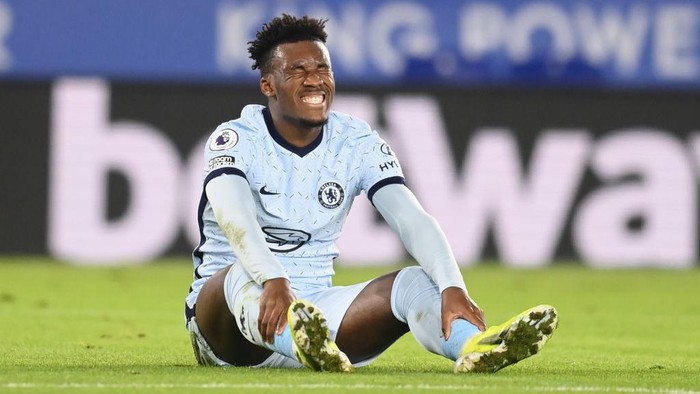 LEICESTER, ENGLAND - JANUARY 19: Callum Hudson-Odoi of Chelsea reacts after a missed opportunity during the Premier League match between Leicester City and Chelsea at The King Power Stadium on January 19, 2021 in Leicester, England. Sporting stadiums around the UK remain under strict restrictions due to the Coronavirus Pandemic as Government social distancing laws prohibit fans inside venues resulting in games being played behind closed doors. (Photo by Michael Regan/Getty Images)