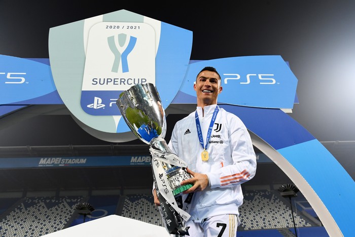 REGGIO NELL'EMILIA, ITALY - JANUARY 20: Cristiano Ronaldo of Juventus celebrates with the PS5 Supercup after victory in the Italian PS5 Supercup match between Juventus and SSC Napoli at Mapei Stadium - Citta' del Tricolore on January 20, 2021 in Reggio nell'Emilia, Italy. Sporting stadiums around Italy remain under strict restrictions due to the Coronavirus Pandemic as Government social distancing laws prohibit fans inside venues resulting in games being played behind closed doors. (Photo by Claudio Villa/Getty Images)