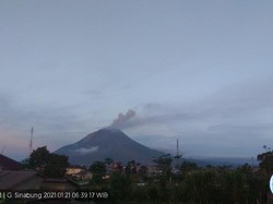 Gunung Sinabung Kembali Erupsi Hari Ini, Tinggi Kolom Abu 500 Meter