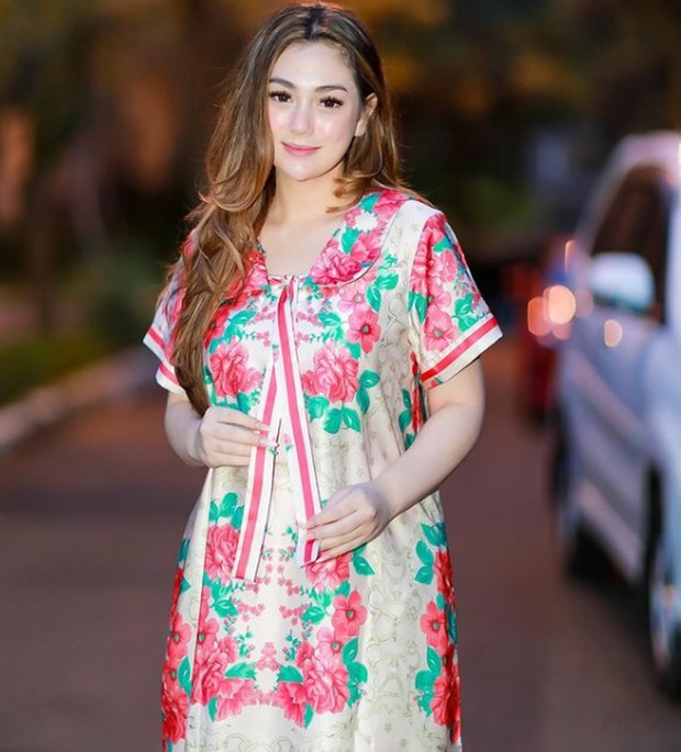 Gaya Make Up Celine Evangelista