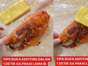 Gokil! Ibu Ini Pecahkan Kepiting Pakai Emas Batangan Rp 900 Juta