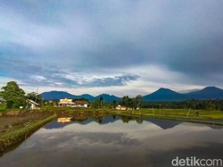 Warga di Kaki Gunung Raung Waspada Meski Tak Ada Hujan Abu