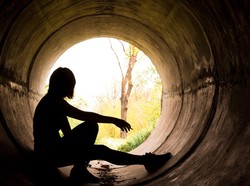 Pelarian Dua Remaja dari Rumah yang Tak Lagi Hangat