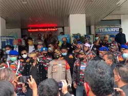 Polisi Bubarkan Kerumunan Massa Ormas di PTUN Jaktim